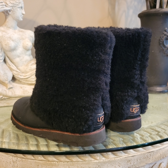 Ugg Maylin Boots in black. Size 5 #119 - Picture 7 of 14